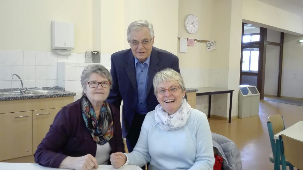 Ein halbes Jahrhundert „Lehrersein“ - Frau Willkommen, Herr Riede und Frau Sahlemann (v.l.n.r) erzählen über ihre damalige Zeit.